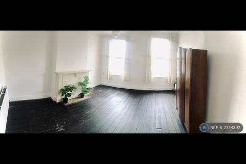 4 bedroom flat to rent, Aigburth Rd, Liverpool, L17