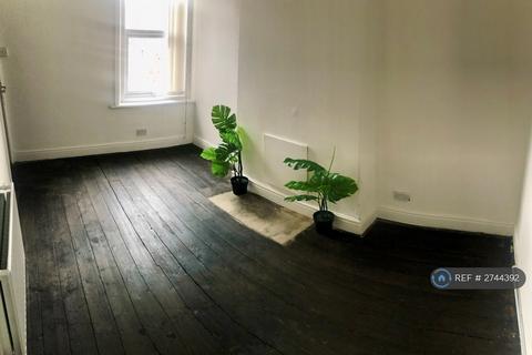 4 bedroom flat to rent, Aigburth Rd, Liverpool, L17