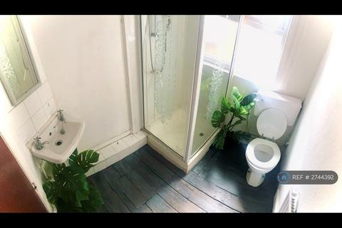 4 bedroom flat to rent, Aigburth Rd, Liverpool, L17