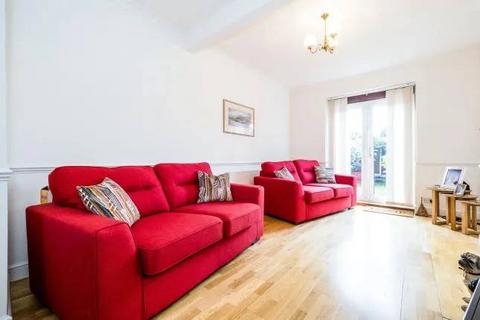 2 bedroom terraced house to rent, London, RM10