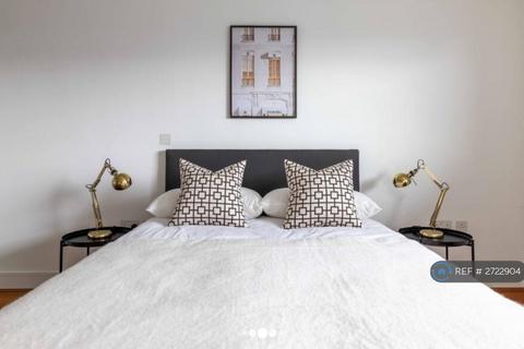 1 bedroom flat to rent, Howard Building, London, SW11