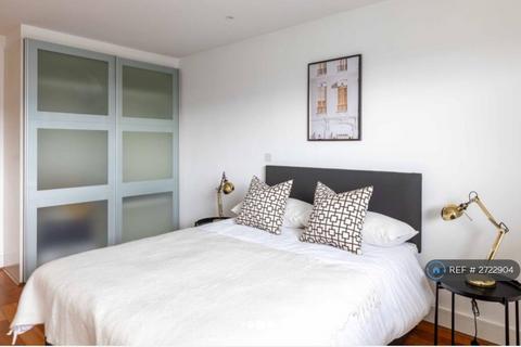 1 bedroom flat to rent, Howard Building, London, SW11