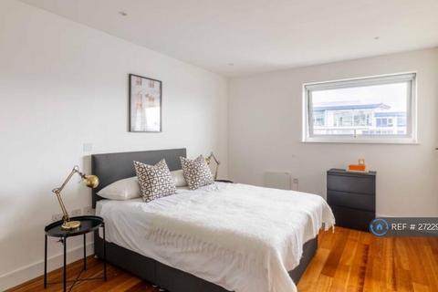 1 bedroom flat to rent, Howard Building, London, SW11