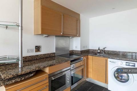 1 bedroom flat to rent, Howard Building, London, SW11