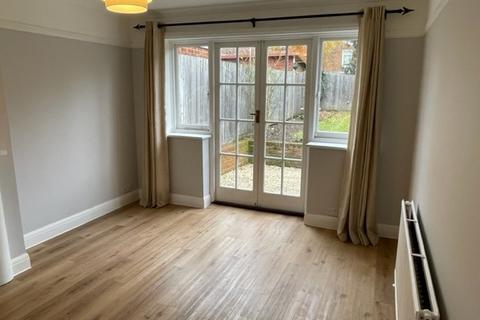 3 bedroom semi-detached house to rent, Bourne Avenue, Reading, Berkshire,
