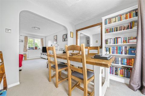 3 bedroom detached house to rent, 4 Kerria Way, Woking GU24