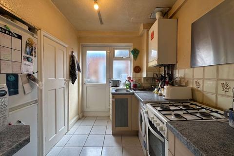 2 bedroom flat for sale, Whitchurch Lane, Edgware, HA8