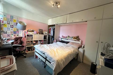 2 bedroom flat for sale, Whitchurch Lane, Edgware, HA8
