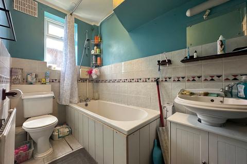 2 bedroom flat for sale, Whitchurch Lane, Edgware, HA8