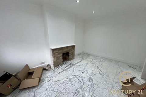 5 bedroom semi-detached house to rent, Fordbridge Road, ASHFORD TW15
