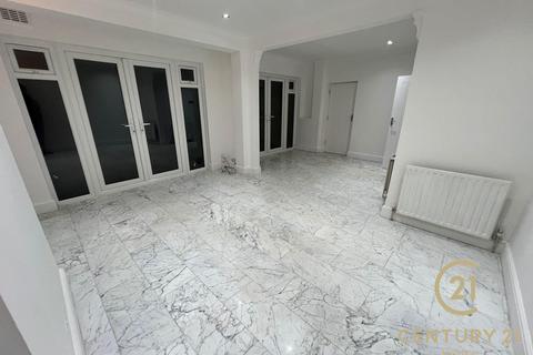 5 bedroom semi-detached house to rent, Fordbridge Road, ASHFORD TW15