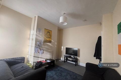 4 bedroom terraced house to rent, Haydn Avenue, Manchester, M14
