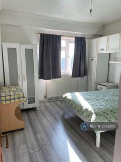 3 bedroom flat to rent, Bronti Close, London, SE17