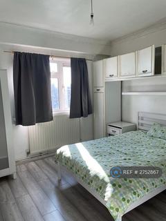 3 bedroom flat to rent, Bronti Close, London, SE17