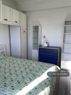 3 bedroom flat to rent, Bronti Close, London, SE17