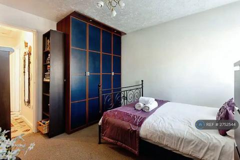 2 bedroom semi-detached house to rent, Exeter Road, London, E17
