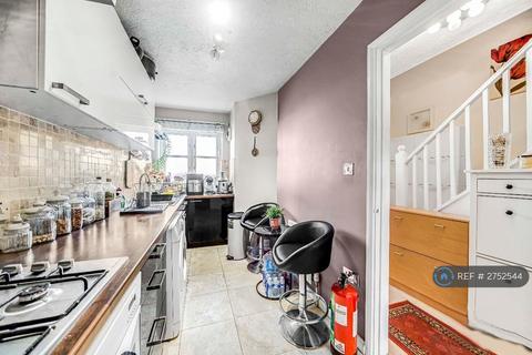 2 bedroom semi-detached house to rent, Exeter Road, London, E17