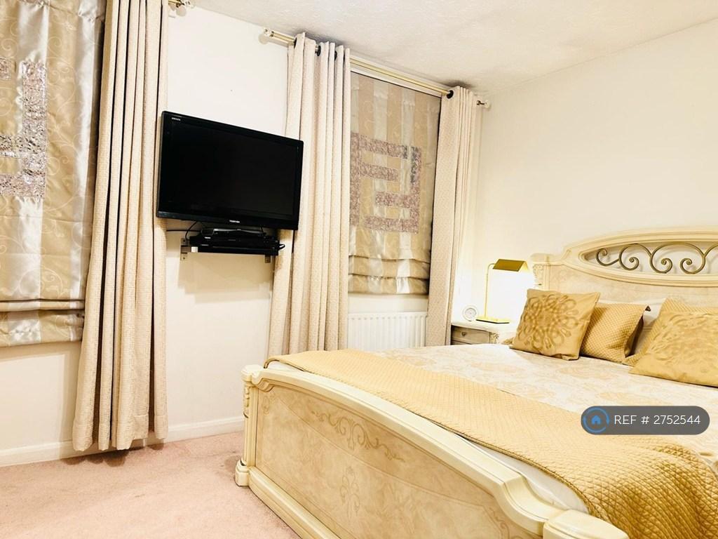 Master Bedroom With King Size Bed