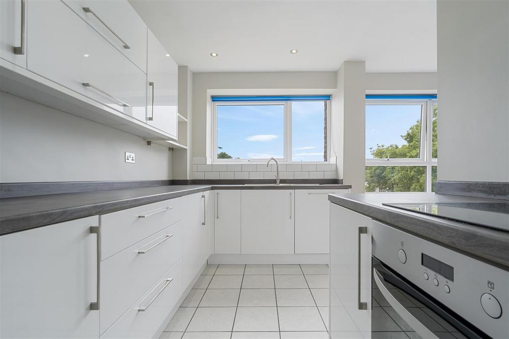 17 Heathdene, Chase Side N14 5 HU-8.jpg