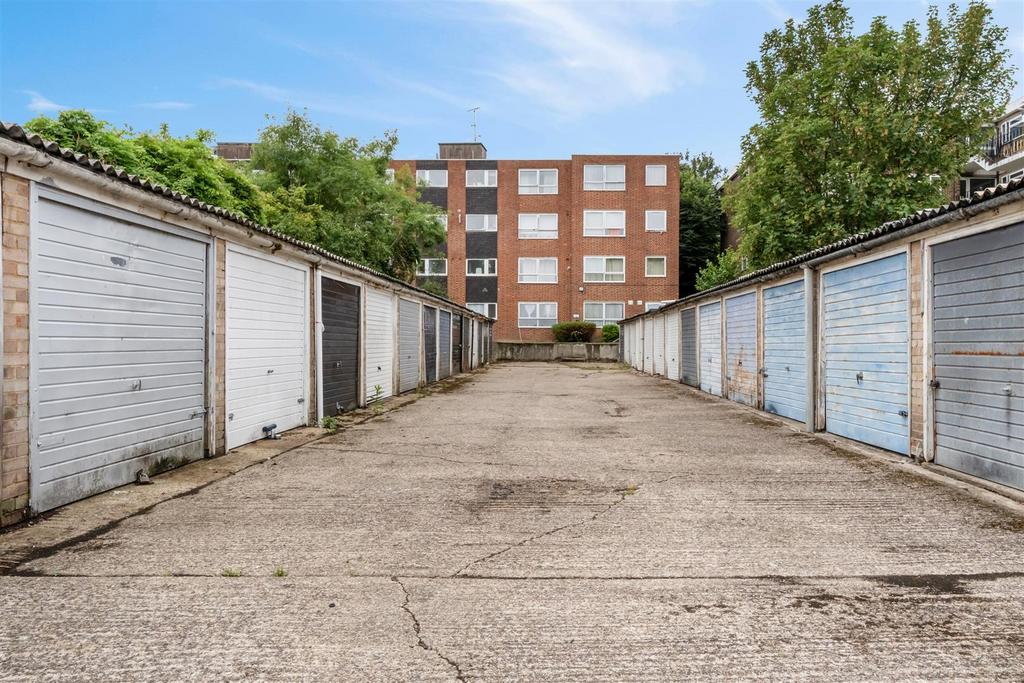 17 Heathdene, Chase Side N14 5 HU-11.jpg