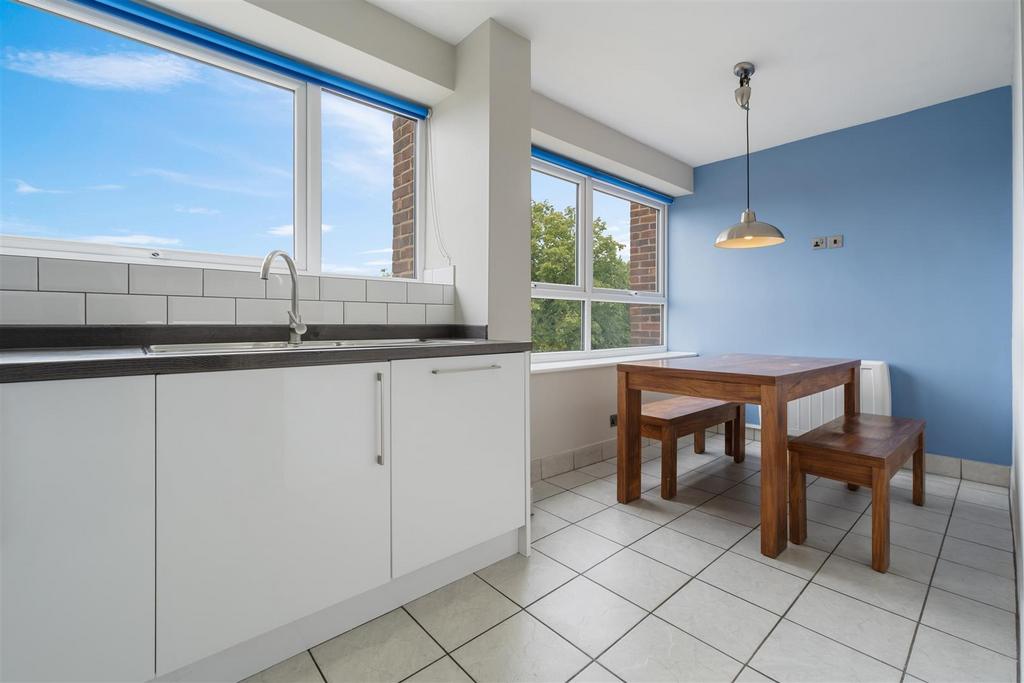 17 Heathdene, Chase Side N14 5 HU-9.jpg