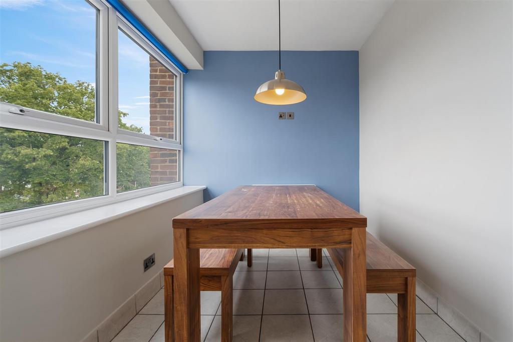 17 Heathdene, Chase Side N14 5 HU-10.jpg