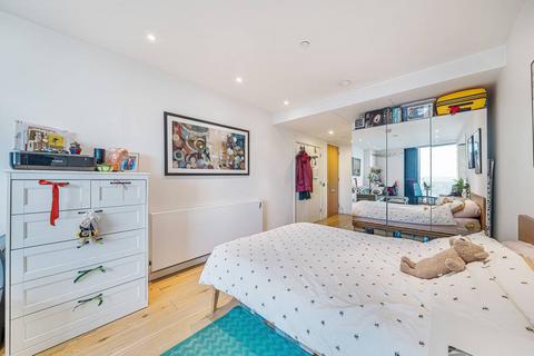 Studio to rent, Strata SE1, Elephant and Castle, London, SE1