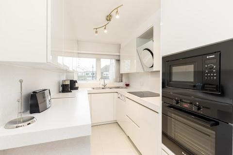2 bedroom flat to rent, Priors Lodge, 56-58 Richmond Hill, Richmond, TW10