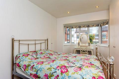 2 bedroom flat to rent, Fairlawn Grove, Chiswick, London, W4