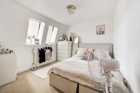 2 bedroom flat for sale, Crowther Close, Fulham Broadway, London, SW6