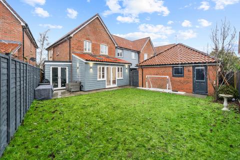 4 bedroom detached house for sale, Flitchside Drive, Dunmow CM6