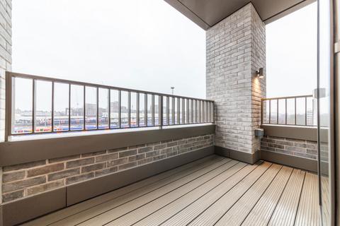 2 bedroom flat to rent, Duval House, London SW11