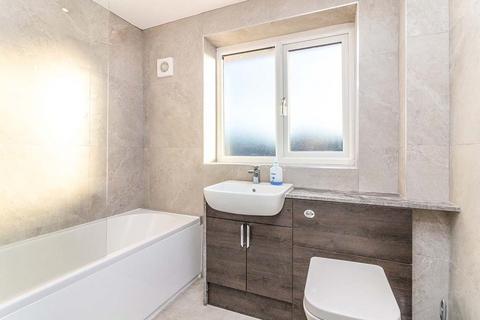 3 bedroom semi-detached house to rent, Union Court, South Yorkshire S70