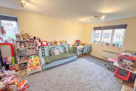 2 bedroom flat for sale, Redford Close, Feltham, Middlesex, TW13