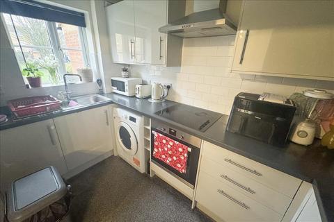 2 bedroom flat for sale, Redford Close, Feltham, Middlesex, TW13