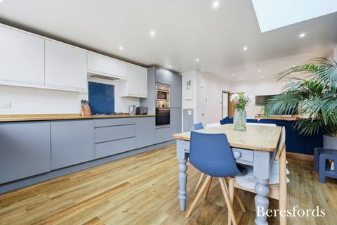 4 bedroom terraced house for sale, Margaret Road, Gidea Park, RM2