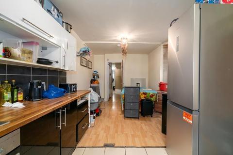 4 bedroom semi-detached house to rent, High Road Leytonstone, London