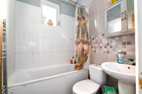 4 bedroom semi-detached house to rent, High Road Leytonstone, London