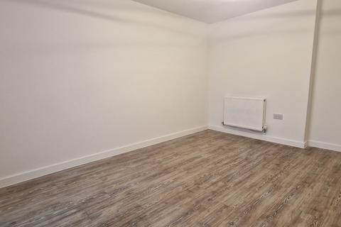 3 bedroom semi-detached house to rent, Northfleet, Kent DA11