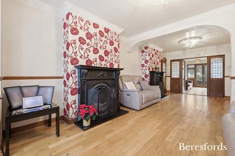 5 bedroom semi-detached house for sale, Carlton Road, Gide A Park, RM2