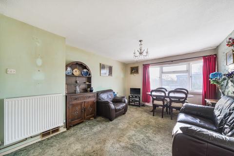 2 bedroom flat for sale, Westfield Road, Walton-On-Thames, Surrey, KT12