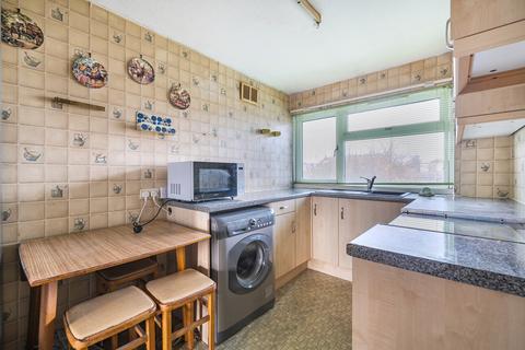2 bedroom flat for sale, Westfield Road, Walton-On-Thames, Surrey, KT12