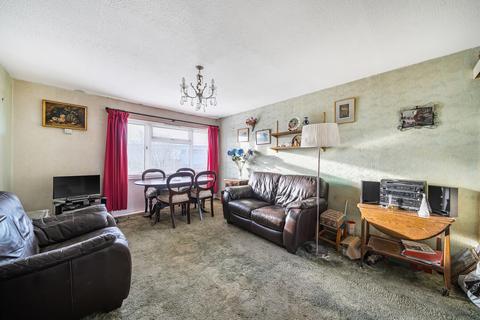 2 bedroom flat for sale, Westfield Road, Walton-On-Thames, Surrey, KT12