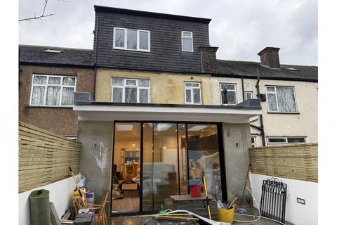 3 bedroom terraced house to rent, STREATHAM ROAD, MERTON, MITCHAM