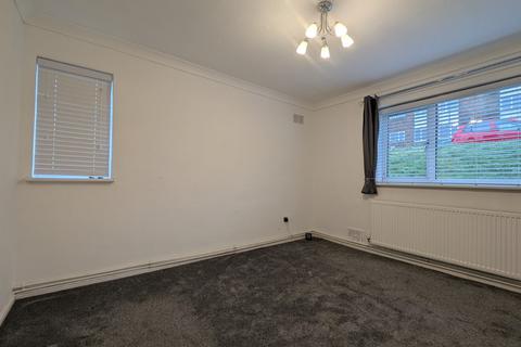 2 bedroom flat to rent, Holywell Avenue, Folkestone, CT19