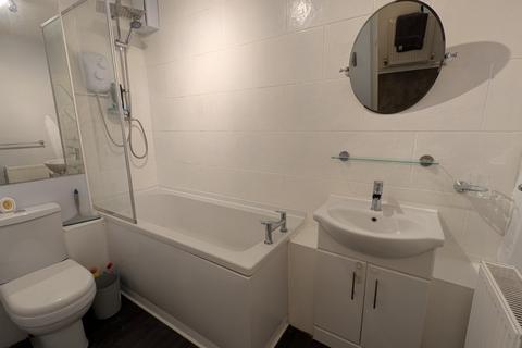 2 bedroom flat to rent, Holywell Avenue, Folkestone, Kent, CT19