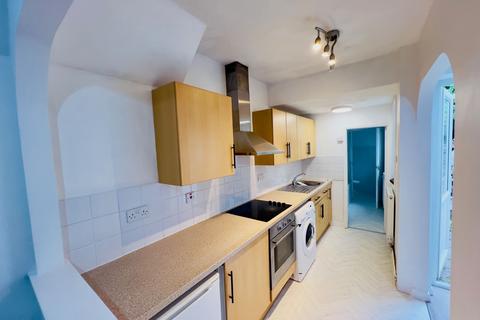 2 bedroom terraced house to rent, Yew Tree Road, Beckenham BR3