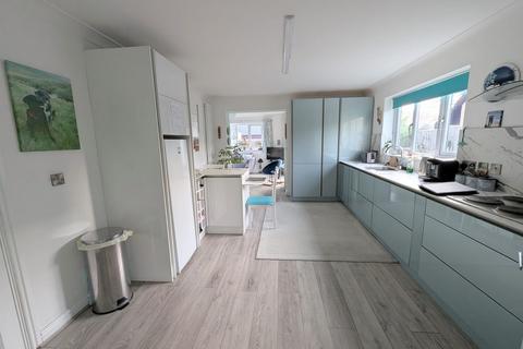 4 bedroom detached house for sale, Maes Y Coed, Ystradgynlais, Powys.