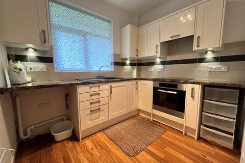 2 bedroom house to rent, Canons Close, Bolton