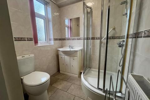 2 bedroom house to rent, Canons Close, Bolton